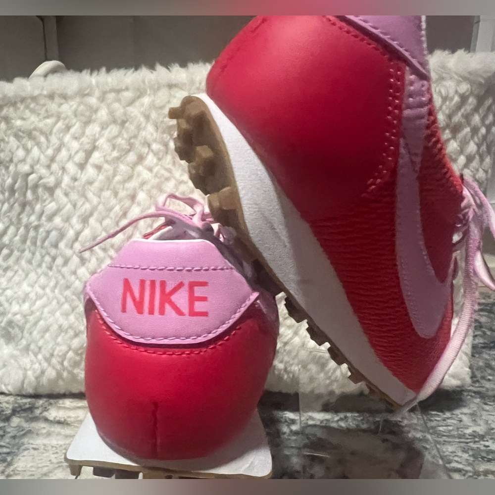 Nike - Picture 12 of 12